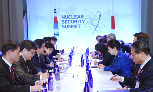 Photograph of the Japan-Republic of Korea Summit Meeting