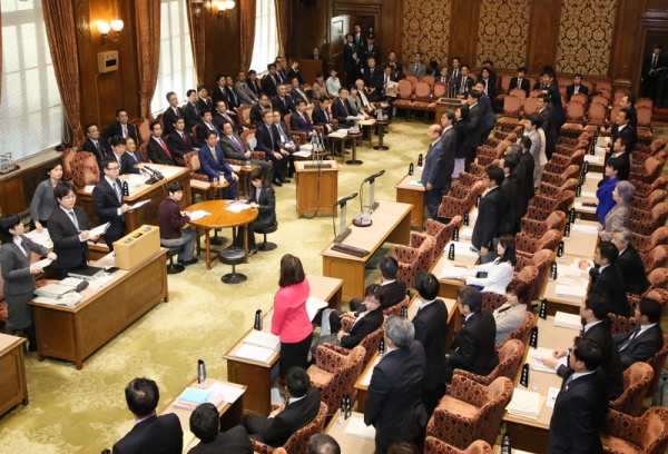 Photograph of the vote at the meeting of the Budget Committee of the House of Councillors
