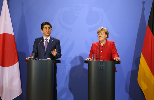 Photograph of the Japan-Germany joint press announcement
