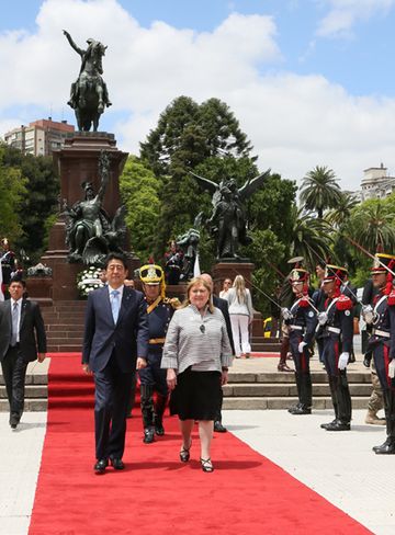 Photograph of the Prime Minister attending a wreath-laying ceremony