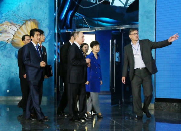 Photograph of the Prime Minister attending the opening ceremony of the Primorsky Aquarium (2)