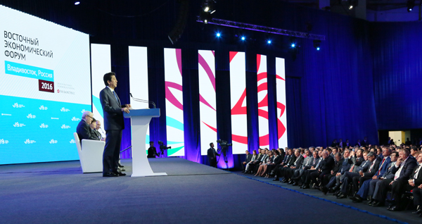 Photograph of the Prime Minister delivering a speech at the Plenary Session of the Eastern Economic Forum (2)