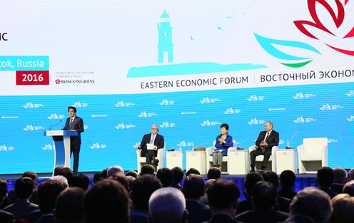 Photograph of the Prime Minister delivering a speech at the Plenary Session of the Eastern Economic Forum (3)
