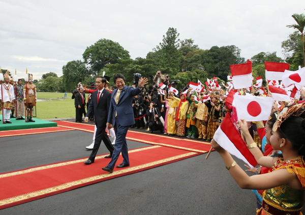 Photograph of the Prime Minister attending the welcome ceremony (3)