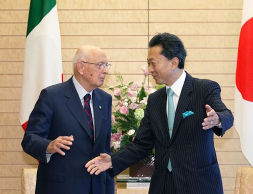 Photograph of Prime Minister Hatoyama holding talks with President Napolitano (2)