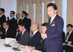 Photograph of the Prime Minister delivering an address at a meeting of the Headquarters for Countermeasures against Novel Influenza A (H1N1) (1)