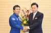 Photograph of Prime Minister Hatoyama shaking hands with Astronaut Koichi Wakata