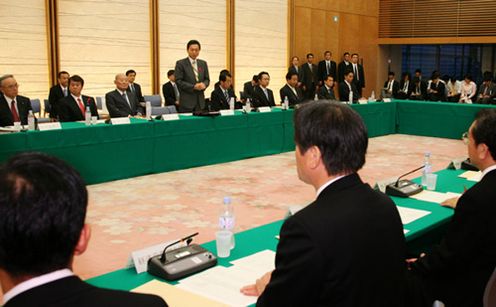 Photograph of the Prime Minister delivering an address at a meeting of the Tax Commission (2)