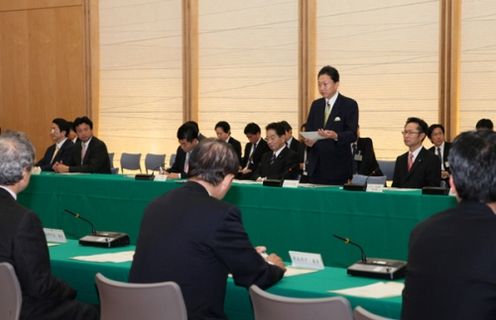 Photograph of the Prime Minister delivering an address at a briefing for vice-ministers, parliamentary secretaries, and the Diet members serving as evaluators (1)