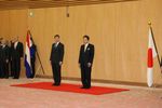 Photograph of the two leaders at the welcome ceremony for the Prime Minister of the Netherlands