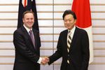 Photograph of Prime Minister Hatoyama shaking hands with Prime Minister Key