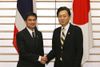 Photograph of Prime Minister Hatoyama shaking hands with Prime Minister Abhisit of the Kingdom of Thailand