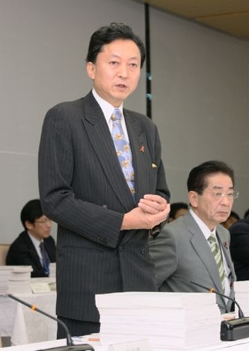 Photograph of the Prime Minister delivering an address at a meeting of the Government Revitalization Unit (2)