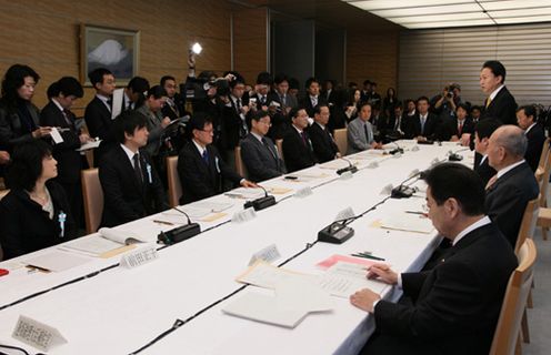 Photograph of the Prime Minister delivering an address at the meeting of the Local Sovereignty Strategy Council (2)