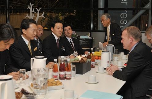 Photograph of the Japan-Denmark Summit Meeting (Pool photo)