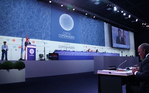 Photograph of the Prime Minister delivering an address at the informal high-level event at COP15 (3)