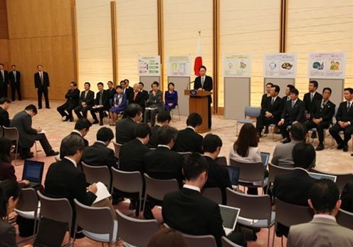 Photograph of the Prime Minister announcing the New Growth Strategy (Framework)