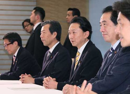 Photograph of the Prime Minister attending the meeting of the Ministerial Committee on Basic Policies