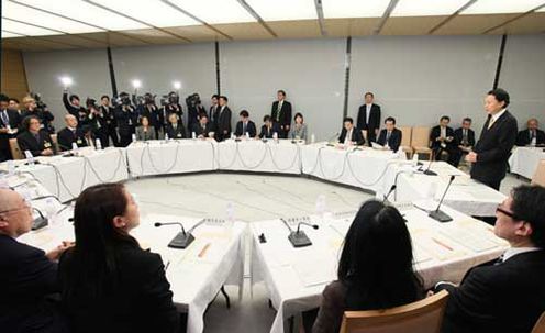 Photograph of the meeting of the New Public Commons Roundtable (2)