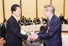 Photograph of Prime Minister Hatoyama shaking hands with Mr. Bill Drayton