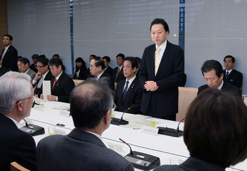 Photograph of the Prime Minister delivering an address at the meeting of the Intellectual Property Strategy Headquarters 1