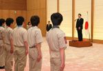 Photograph of the Prime Minister delivering an address to representatives of the Boy Scouts and Girl Scouts who received the Fuji Award