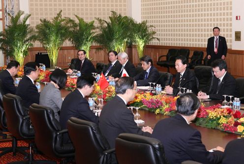 Photograph of the Japan-China Summit Meeting 2