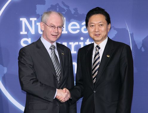 Photograph of Prime Minister Hatoyama shaking hands with President Van Rompuy of the European Council