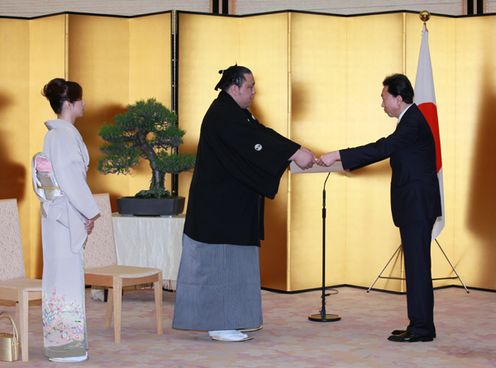 Photograph of the Prime Minister presenting a certificate of award 1
