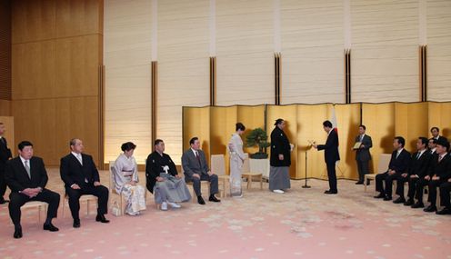 Photograph of the Prime Minister presenting a certificate of award 2