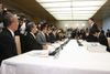 Photograph of the Prime Minister delivering an address at the meeting with the three mayors of Tokunoshima and others 4