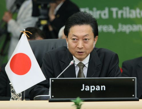 Photograph of the Prime Minister attending the Japan-China-ROK Trilateral Summit Meeting 2