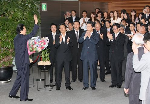 Photograph of the Prime Minister being sent off by the staff at the Prime Minister's Office