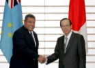 Photograph of Prime Minister Fukuda shaking hands with Prime Minister Ielemia