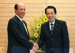 Photograph of Prime Minister Kan shaking hands with Ambassador Roos