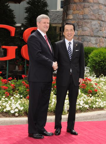 Photograph of the Prime Minister before the G8 welcome ceremony