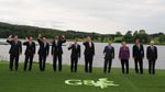 Photograph of the leaders attending the G8 leaders' photo session