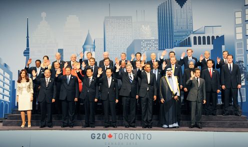 Photograph of the leaders attending the G20 leaders' photo session