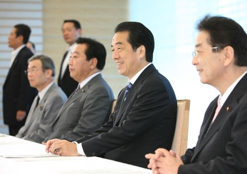 Photograph of the Prime Minister attending a meeting of the Ministerial Committee on the Formulation of the Budget