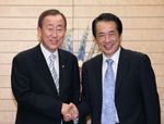 Photograph of Prime Minister Kan shaking hands with Secretary-General of the United Nations Ban Ki-moon