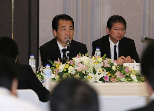 Photograph of the Prime Minister attending a press conference 1
