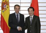 Photograph of Prime Minister Kan shaking hands with Prime Minister Zapatero