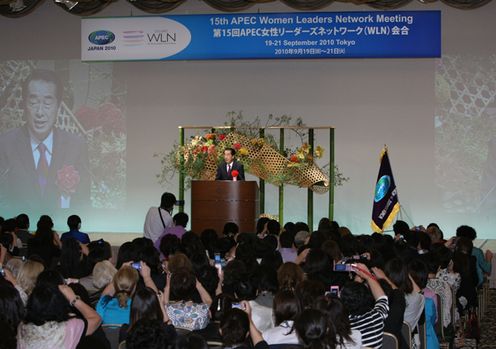 Photograph of the Prime Minister delivering an address at an APEC Women Leaders Network (WLN) Meeting 2