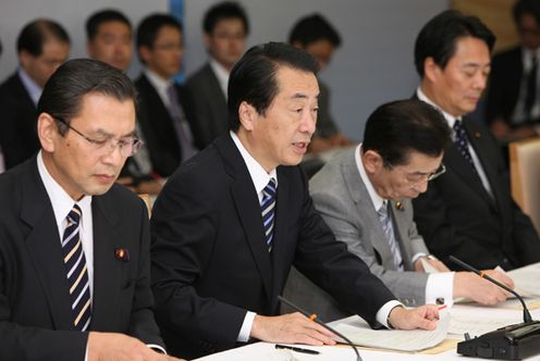 Photograph of the Prime Minister delivering an address at a meeting of the Roundtable on the Promotion of Inward Investment 1
