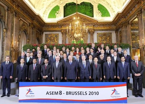 Commemorative photograph of ASEM8 (photograph courtesy of the host)