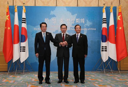 Photograph of Prime Minister Kan attending the Japan-China-ROK Trilateral Summit Meeting