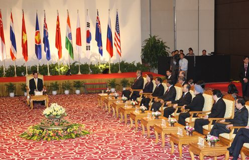 Photograph of Prime Minister Kan attending the luncheon with President Triet of Viet Nam