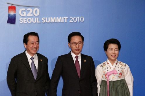 Photograph of the Prime Minister being greeted by President Lee Myung-bak of the Republic of Korea and his wife at the welcome reception