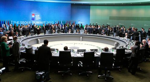 Photograph of Prime Minister Kan attending the G20 working session (pool photo) 1