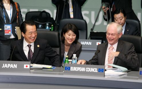 Photograph of Prime Minister Kan attending the G20 working session (pool photo) 2